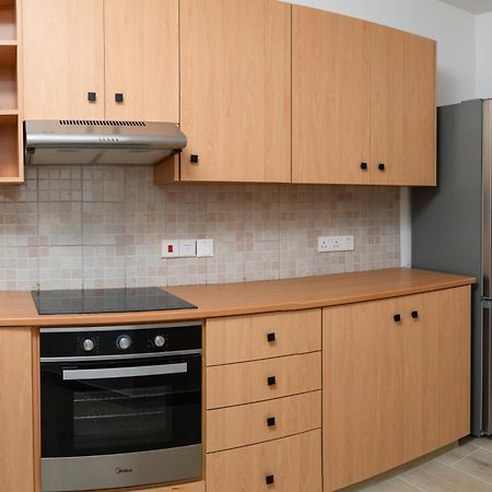 Ollies 3 Bedroom Apartment Larnaca Bagian luar foto