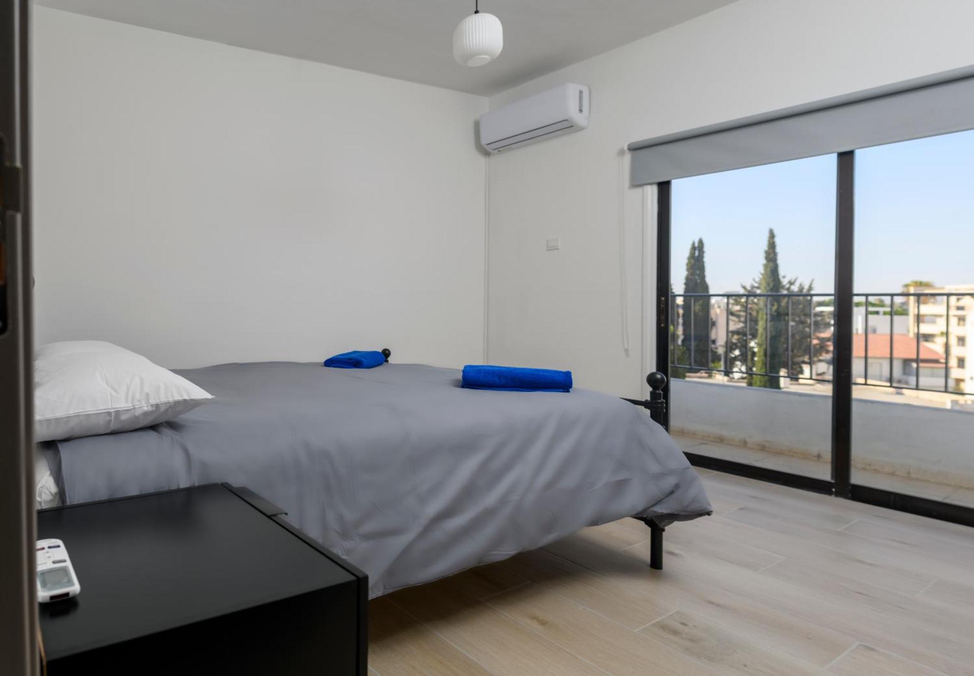 Ollies 3 Bedroom Apartment Larnaca Bagian luar foto