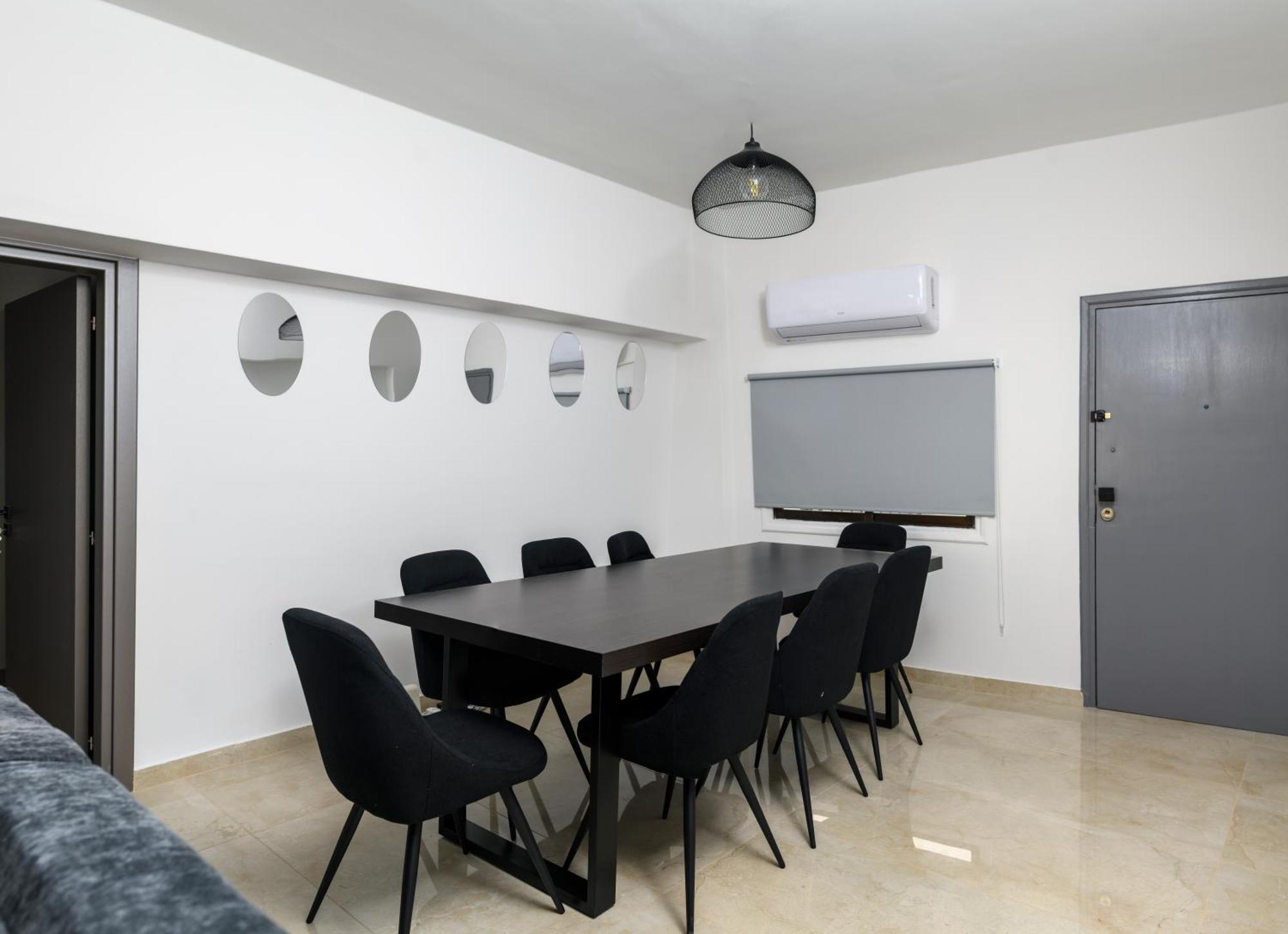 Ollies 3 Bedroom Apartment Larnaca Bagian luar foto