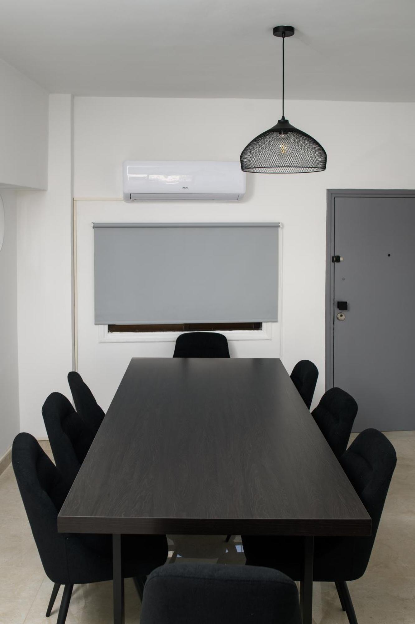 Ollies 3 Bedroom Apartment Larnaca Bagian luar foto