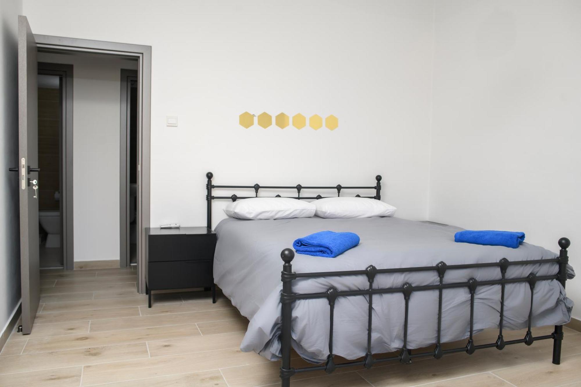 Ollies 3 Bedroom Apartment Larnaca Bagian luar foto